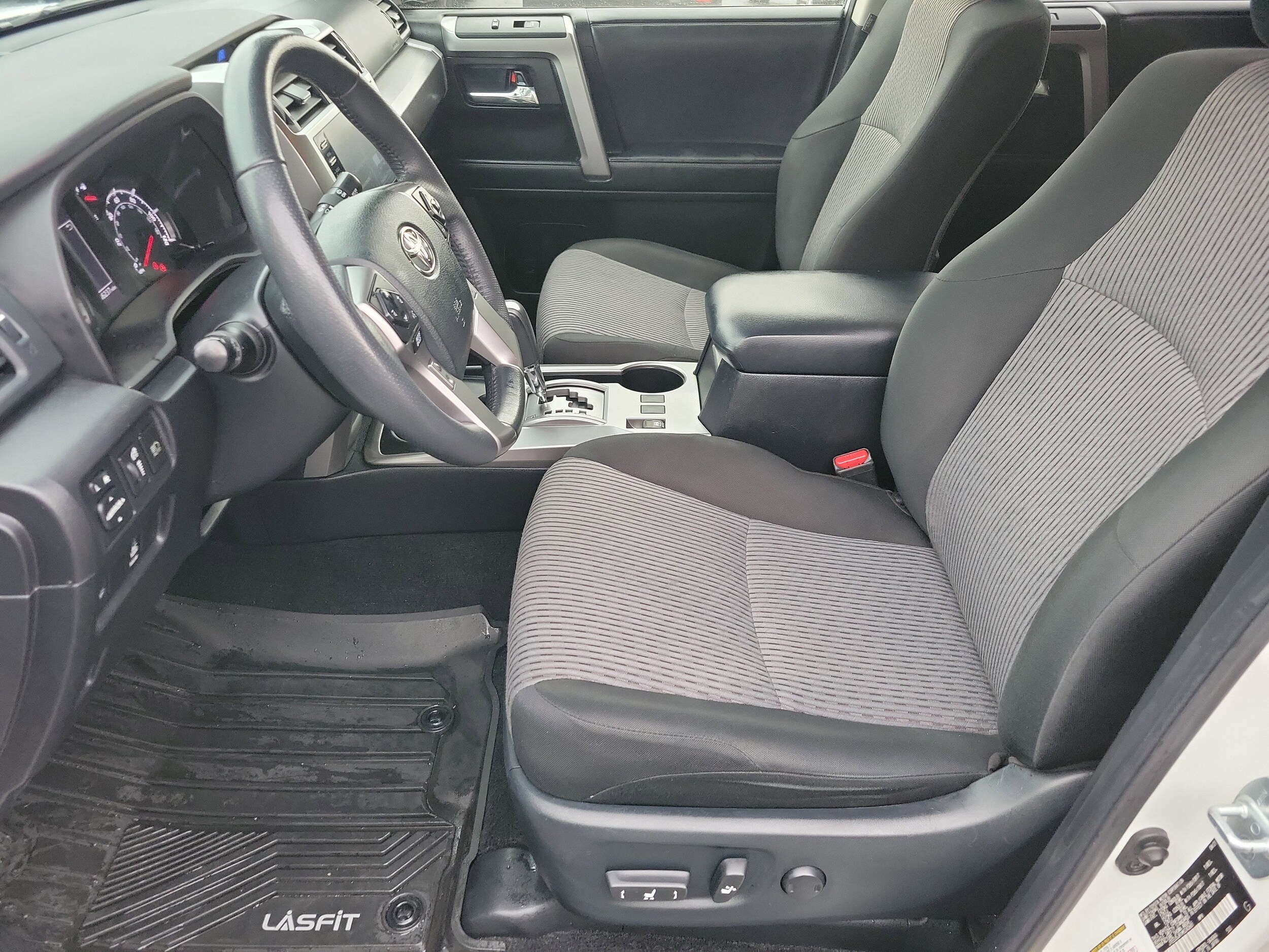 2021 Toyota 4Runner SR5 photo 4