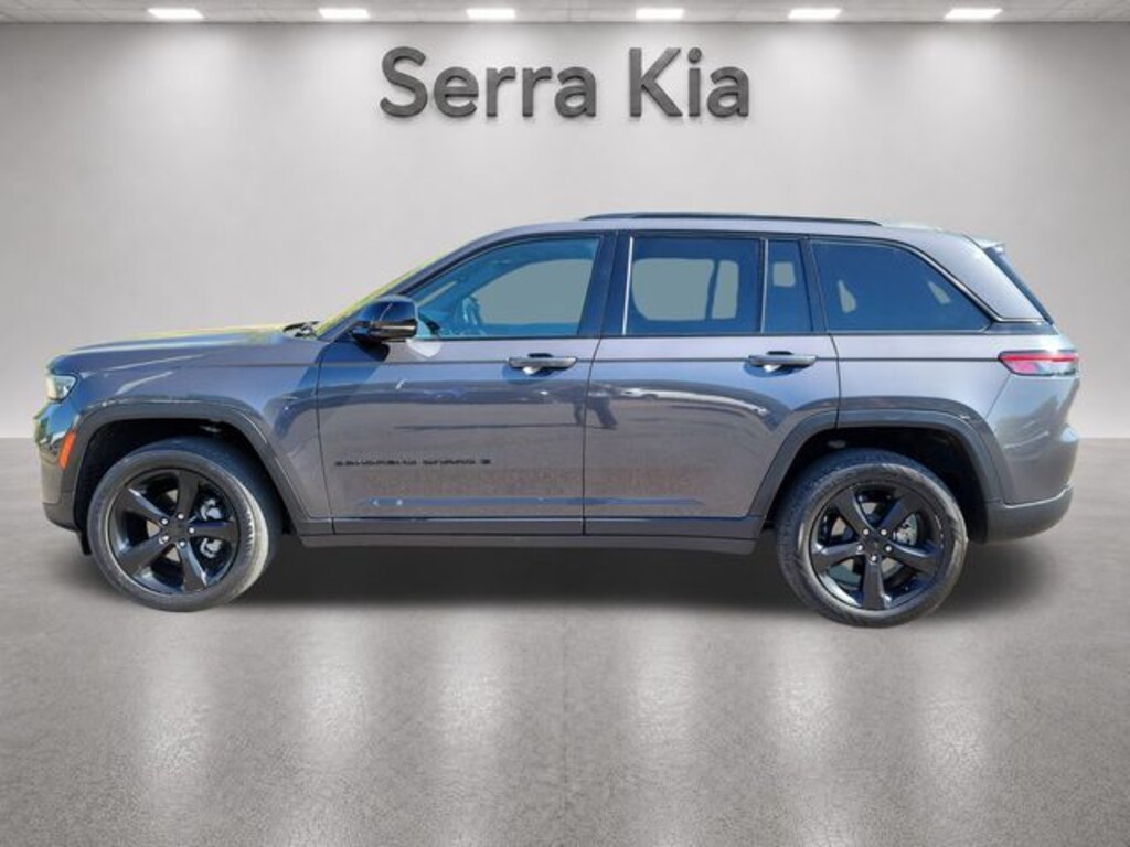 Used 2024 Jeep Grand Cherokee Laredo SUV