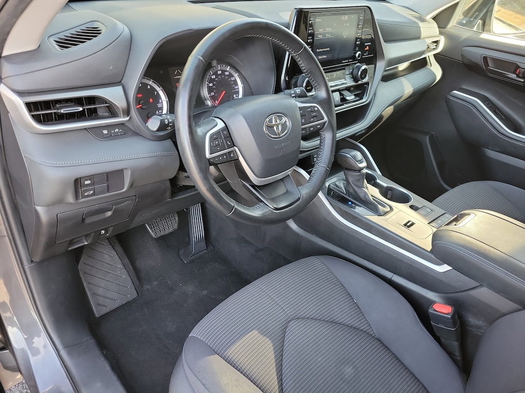 Used 2022 Toyota Highlander LE SUV