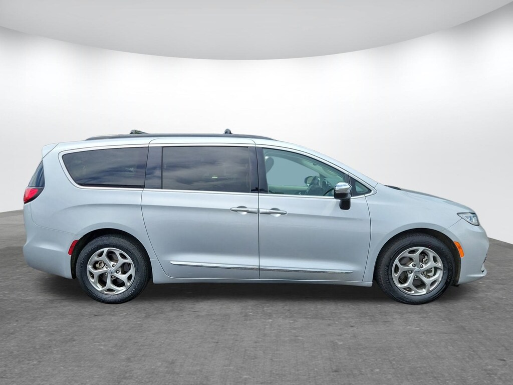 Used 2023 Chrysler Pacifica Limited Van Passenger Van