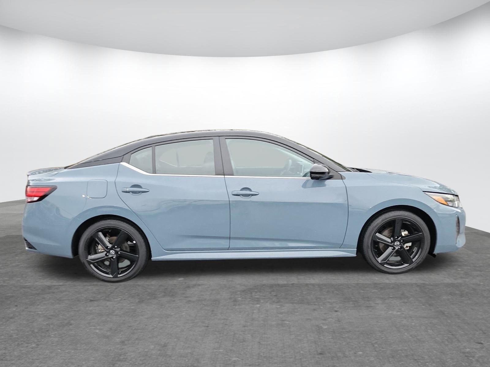 2025 Nissan Sentra SR photo 2