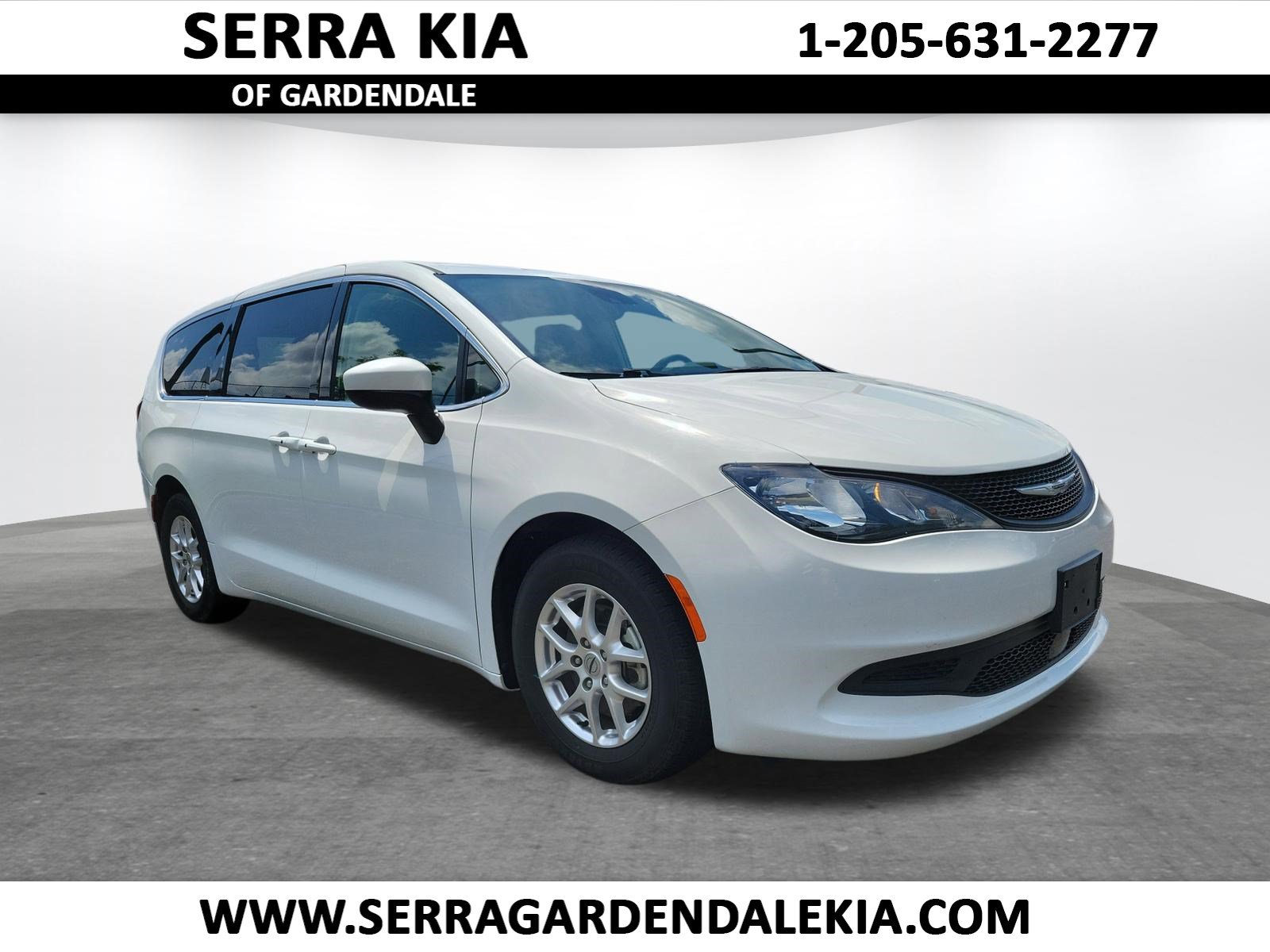 2023 Chrysler Voyager LX's photo