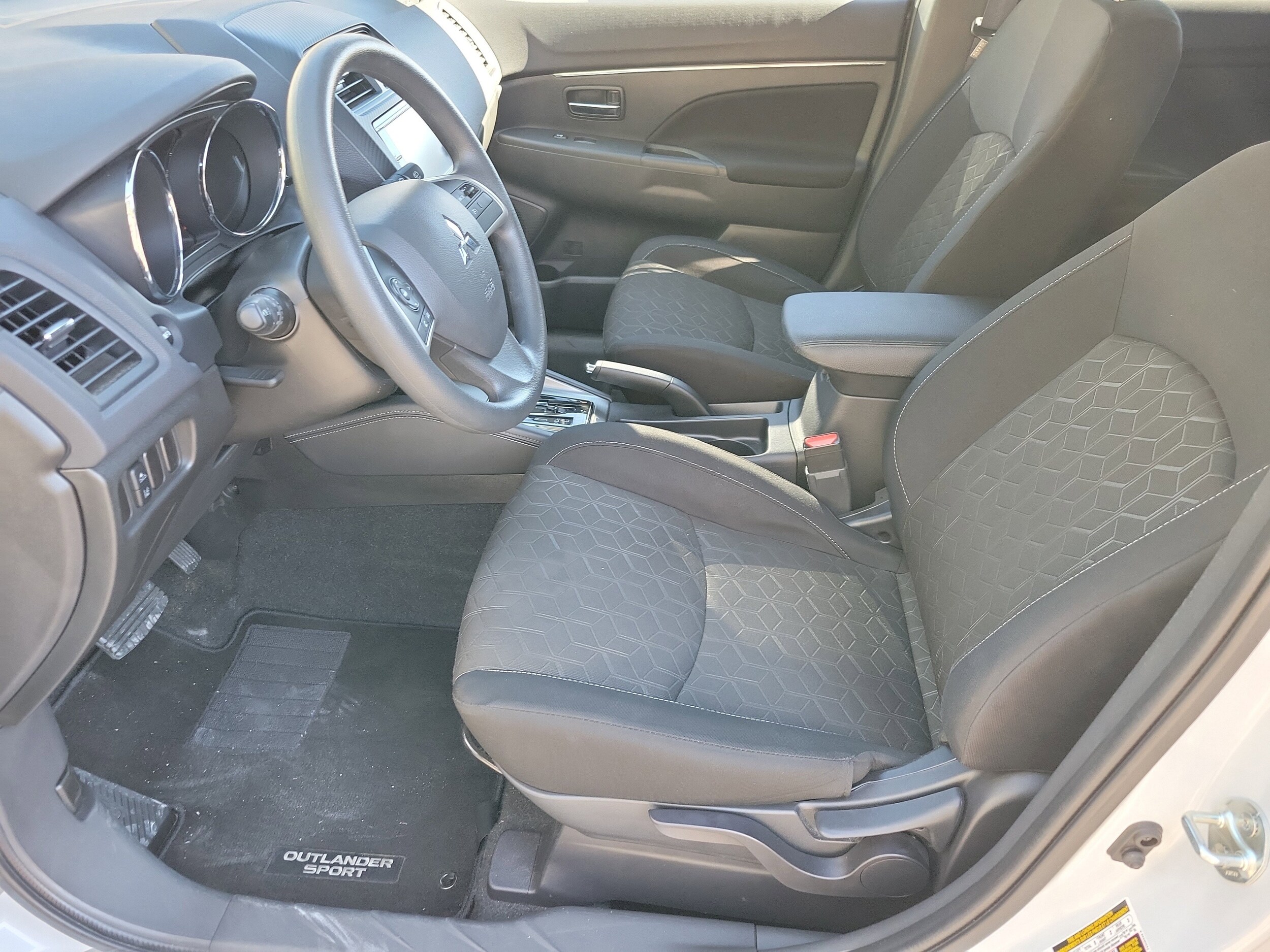 2025 Mitsubishi Outlander Sport SE photo 3