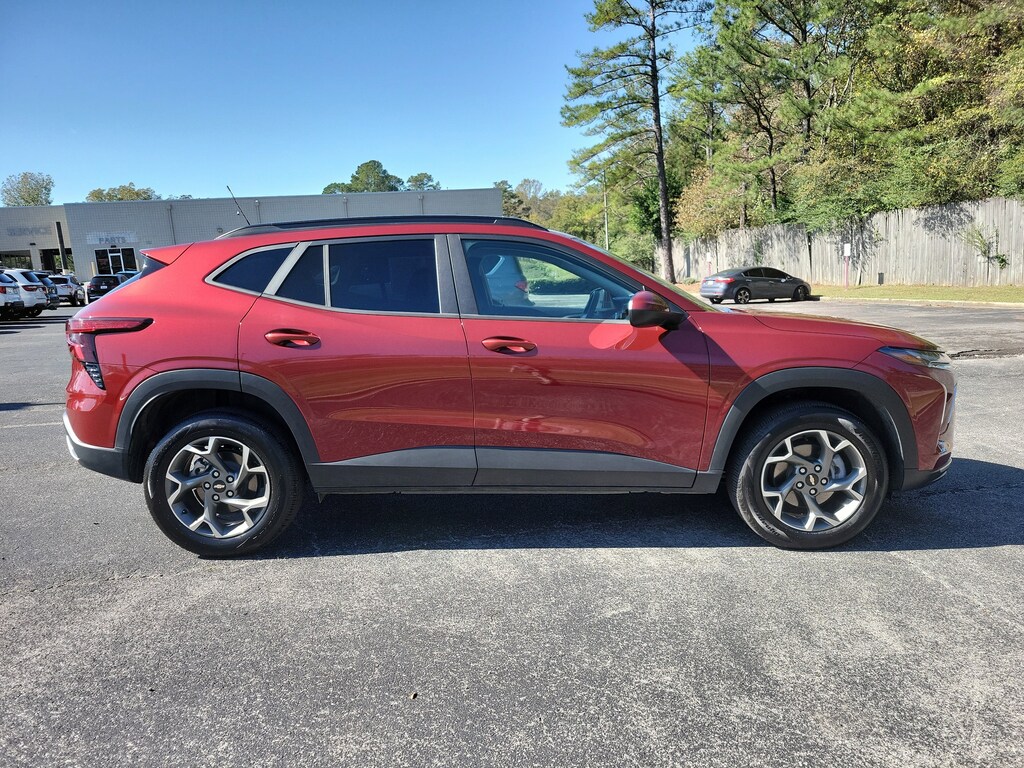 Used 2025 Chevrolet Trax LT SUV