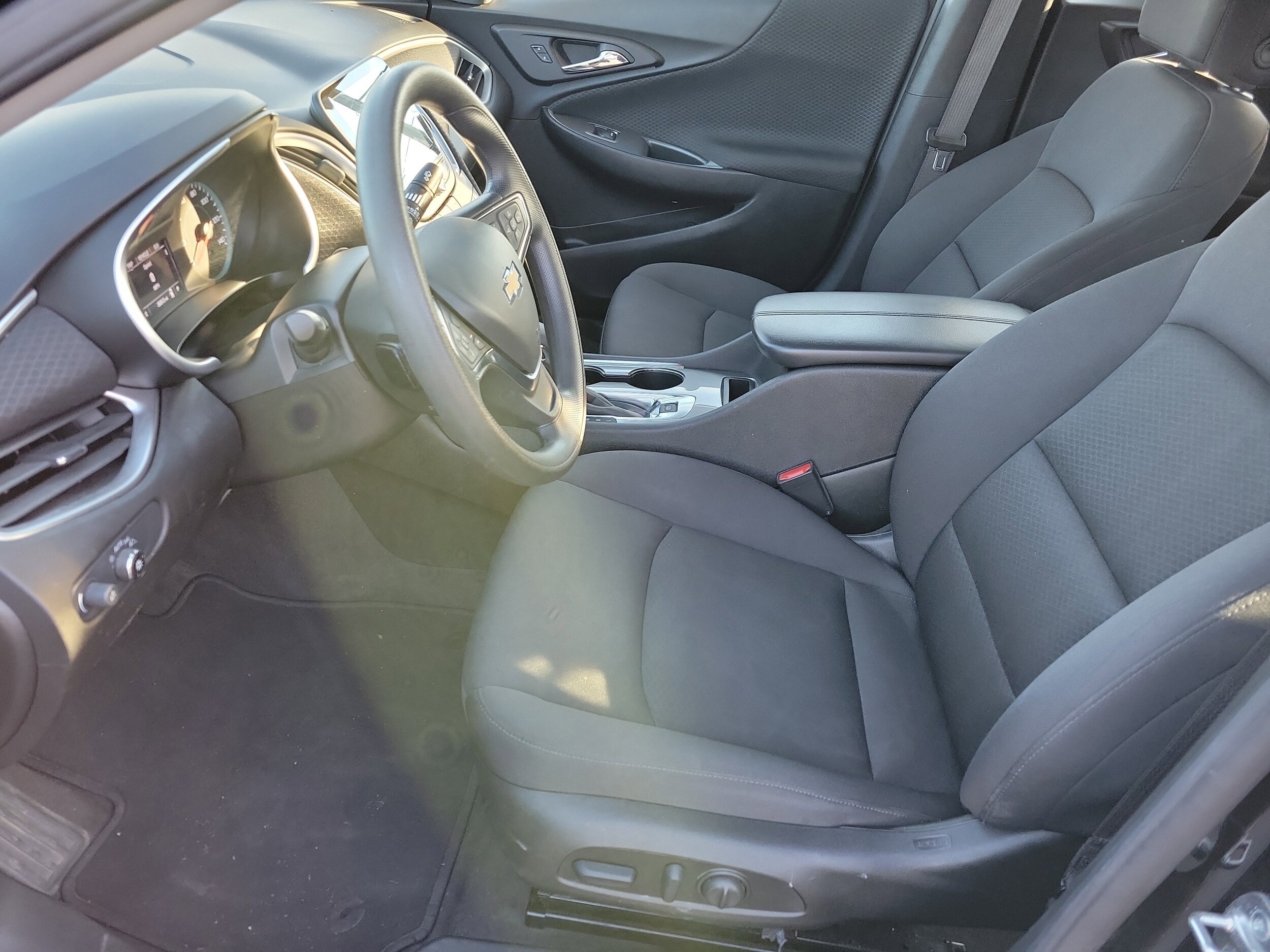 2025 Chevrolet Malibu 1LT photo 2