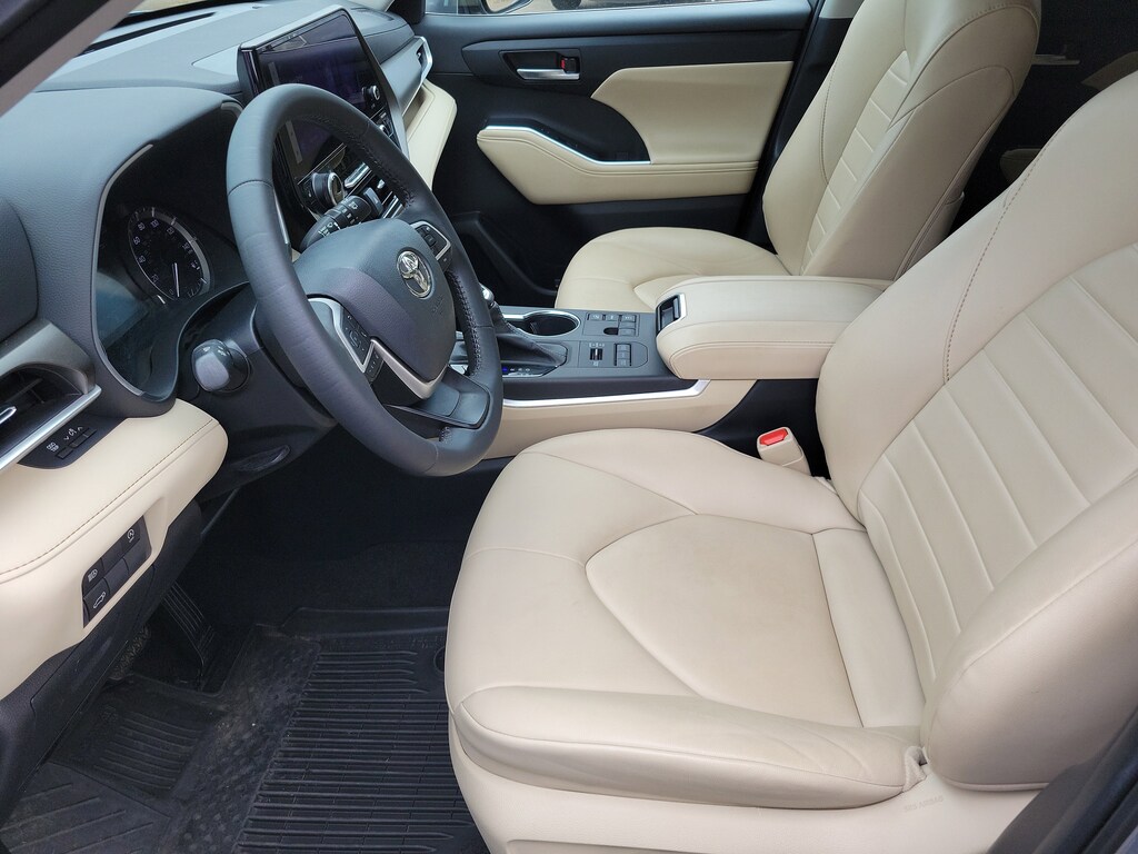 Used 2023 Toyota Highlander XLE SUV