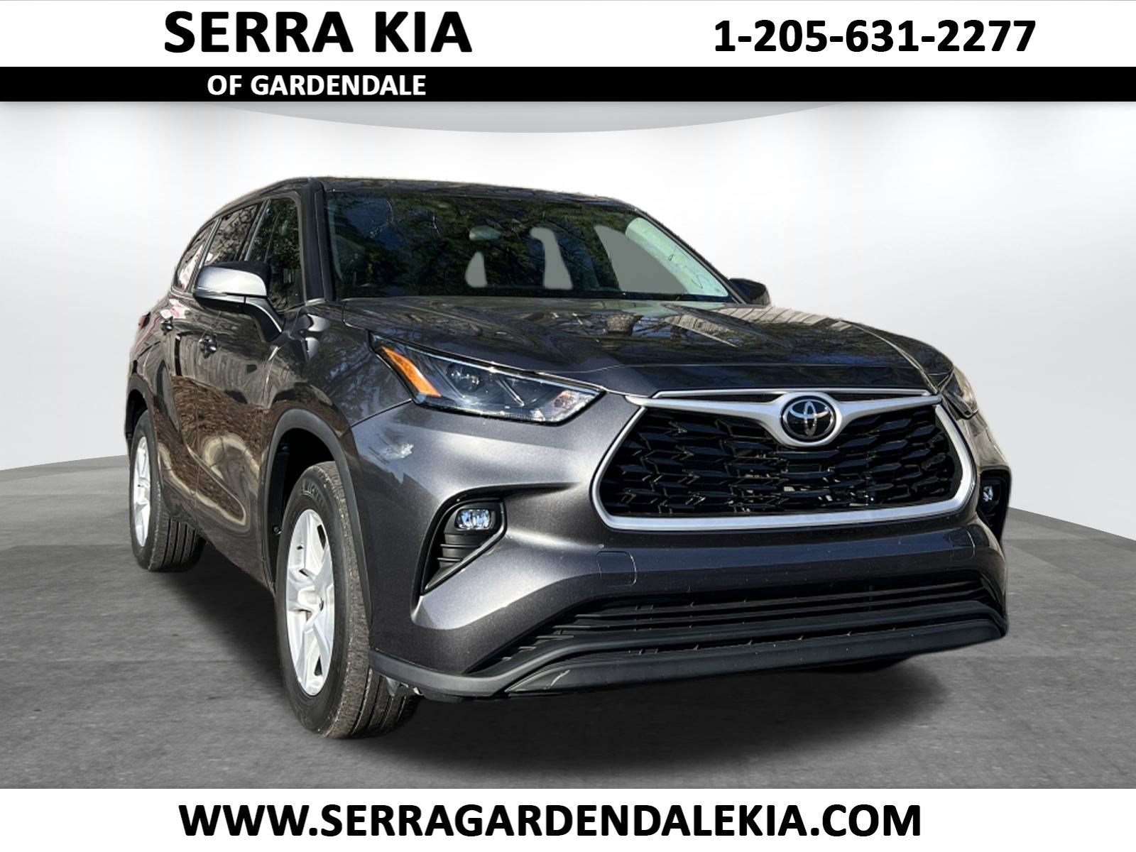 2022 Toyota Highlander LE's photo