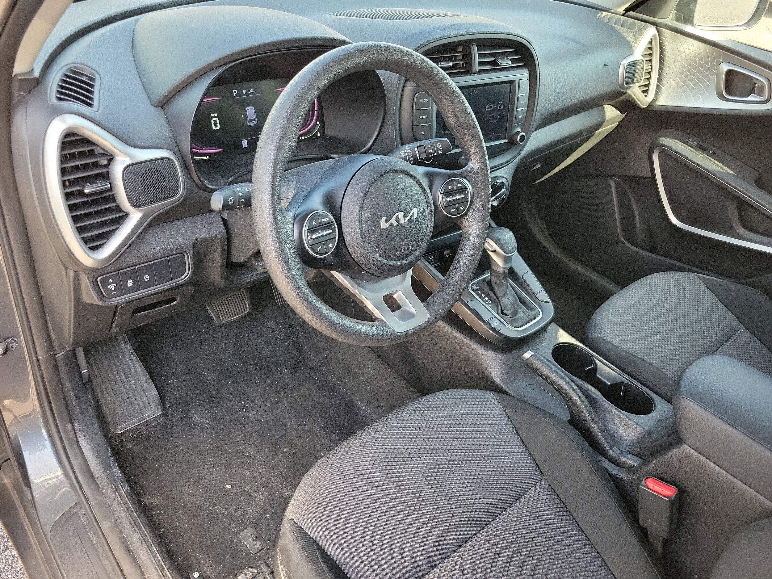 2024 Kia Soul LX photo 2