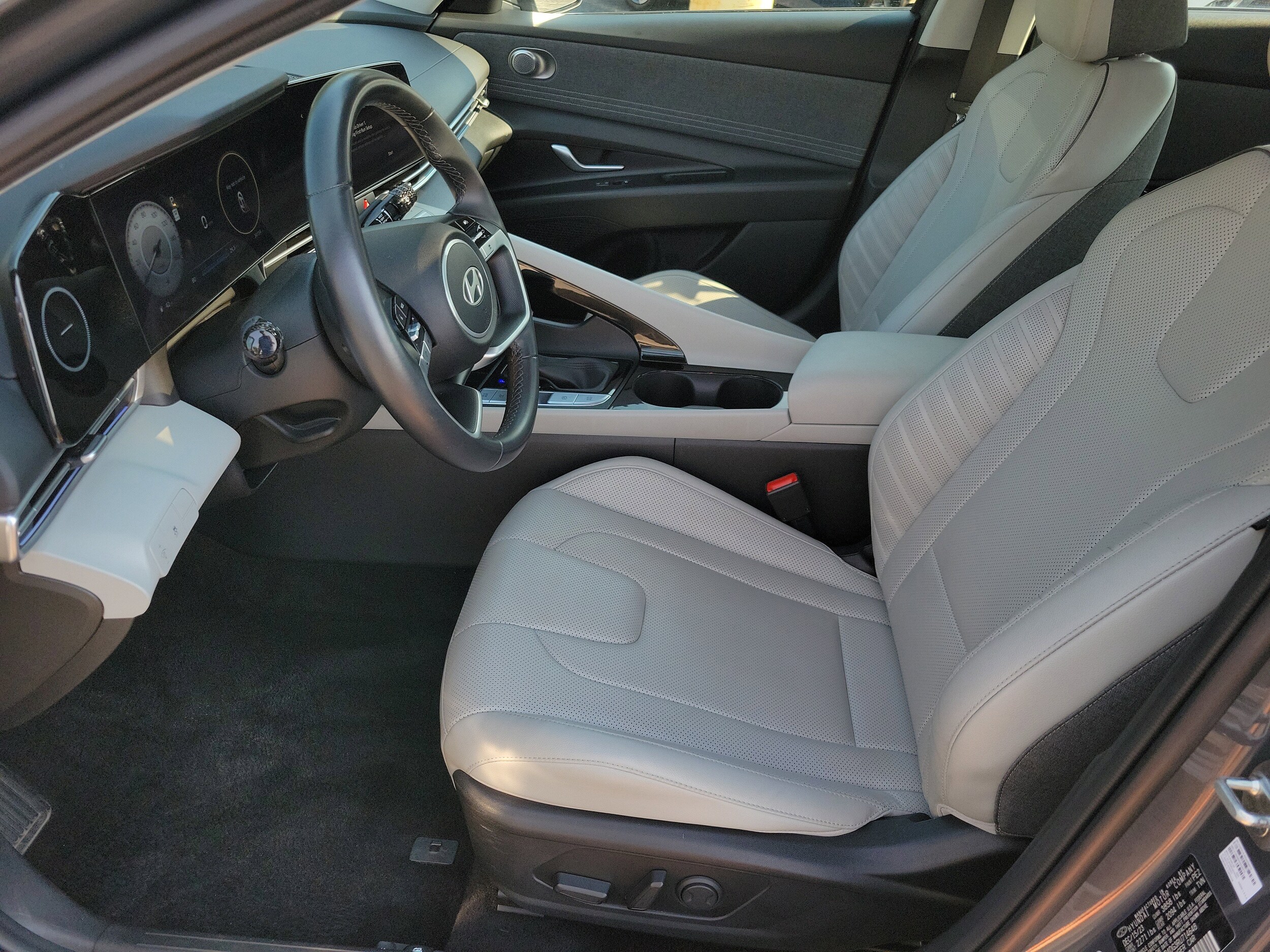 2024 Hyundai Elantra Limited photo 4