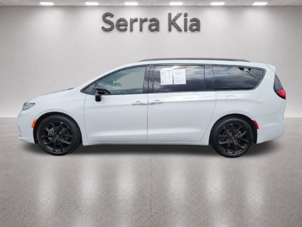 Used 2025 Chrysler Pacifica Limited Van Passenger Van