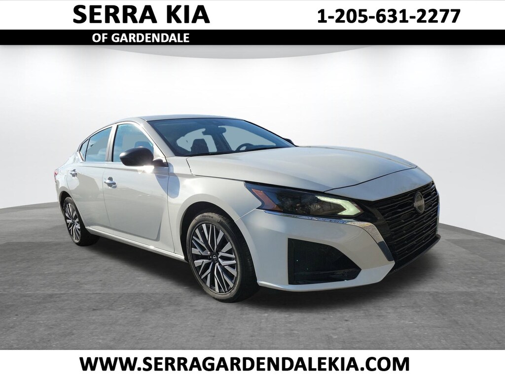 Used 2025 Nissan Altima SV Sedan