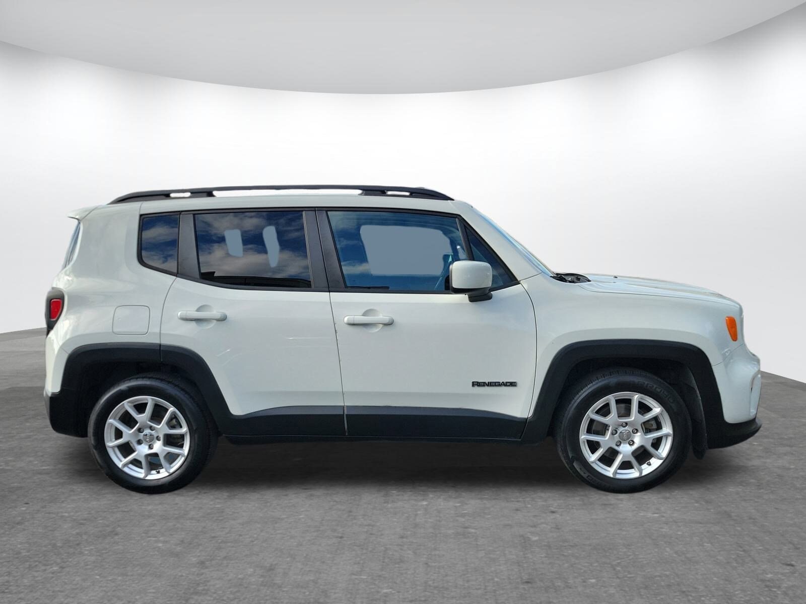 2019 Jeep Renegade Latitude photo 2