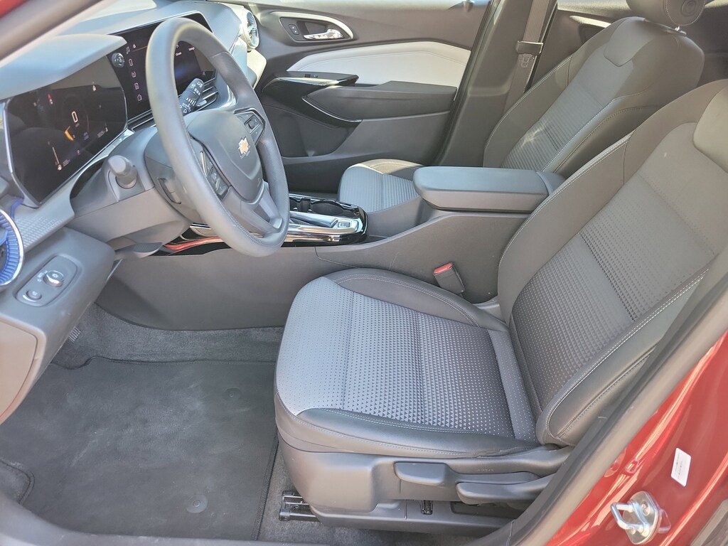 Used 2025 Chevrolet Trax LT SUV