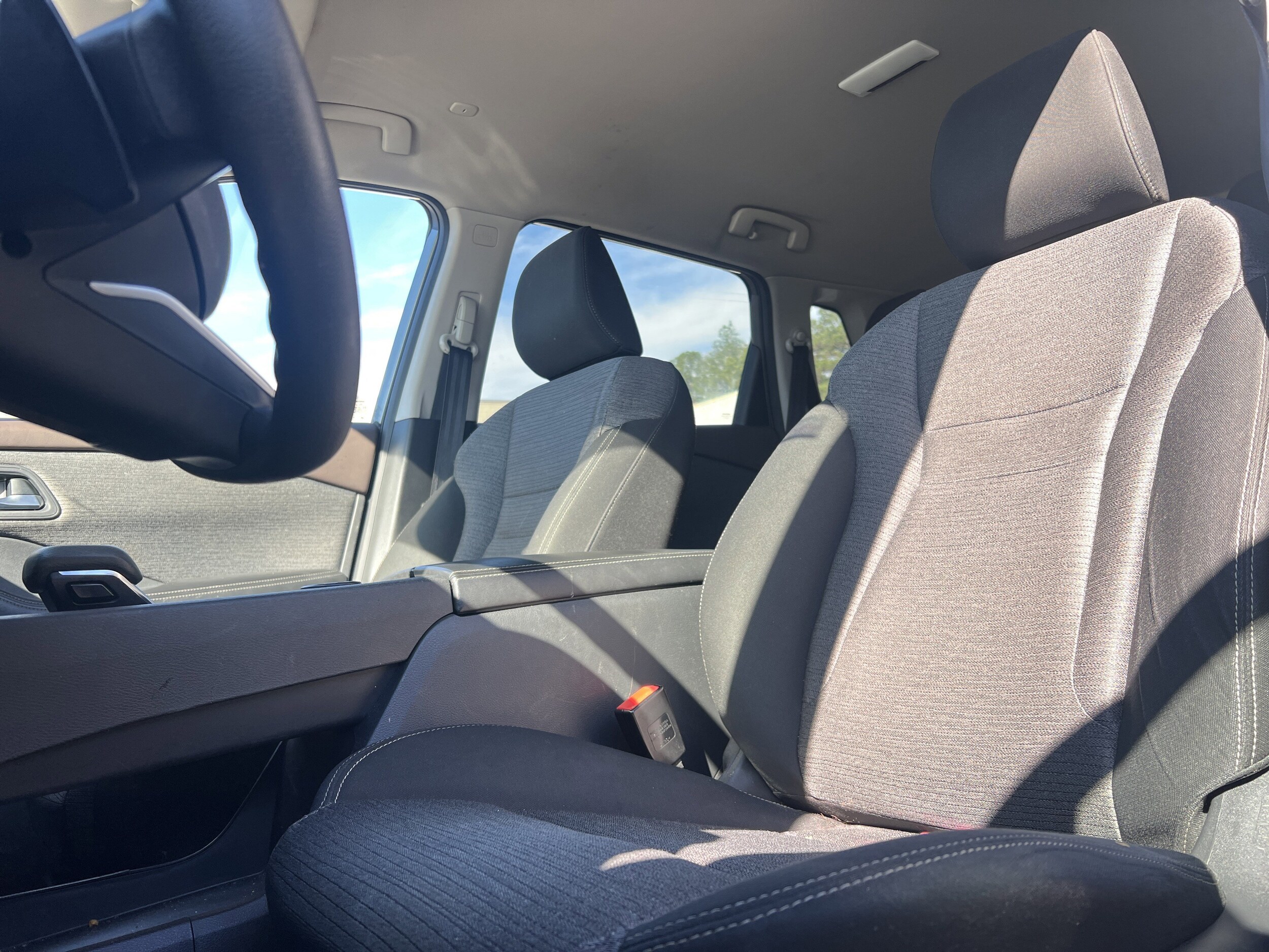 2022 Nissan Rogue SV photo 2