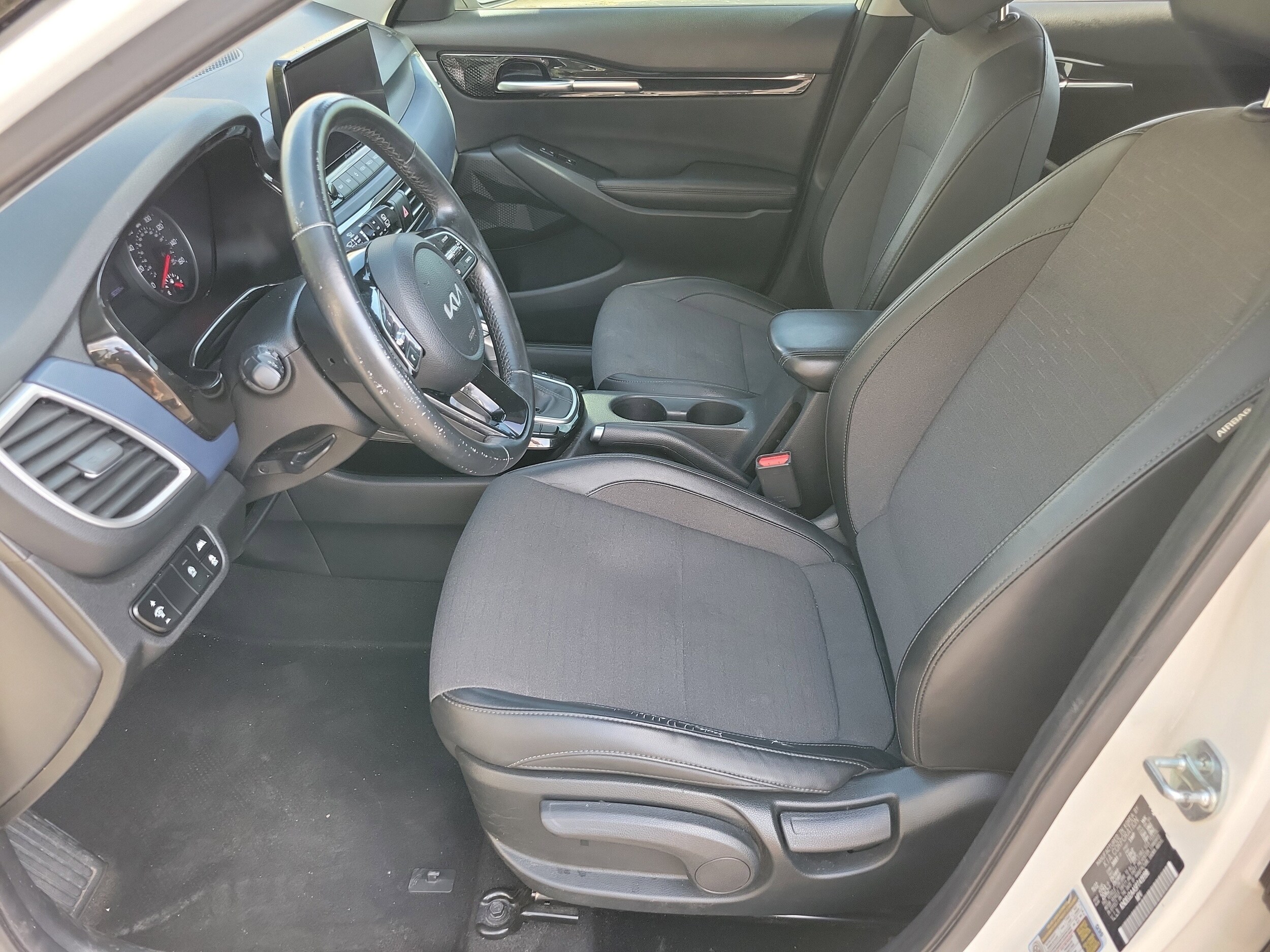 2023 Kia Seltos S photo 3