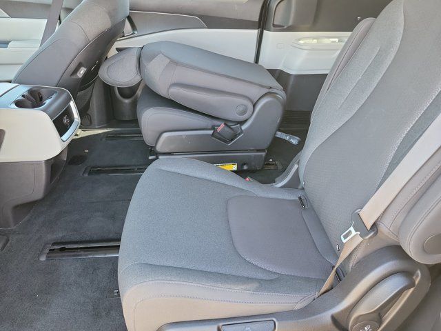 2023 Kia Carnival LX - Photo 16