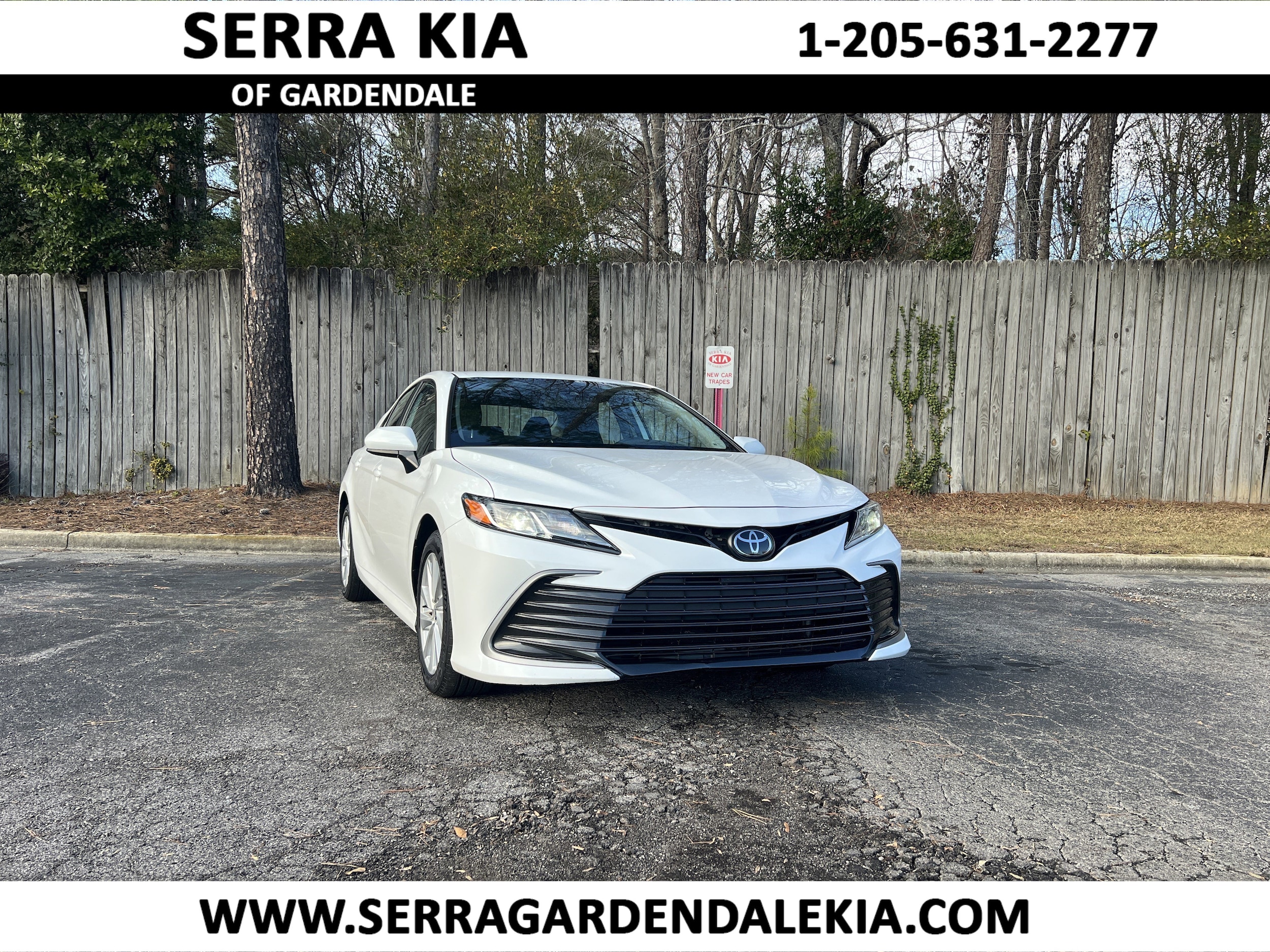 2024 Toyota Camry LE's photo