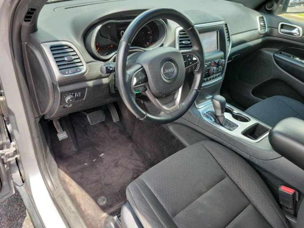 Used 2018 Jeep Grand Cherokee Laredo RWD SUV