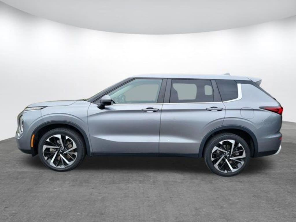 Used 2024 Mitsubishi Outlander SE SUV
