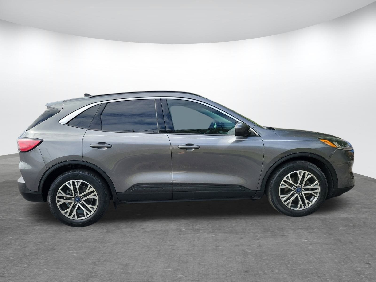 2021 Ford Escape SEL photo 2