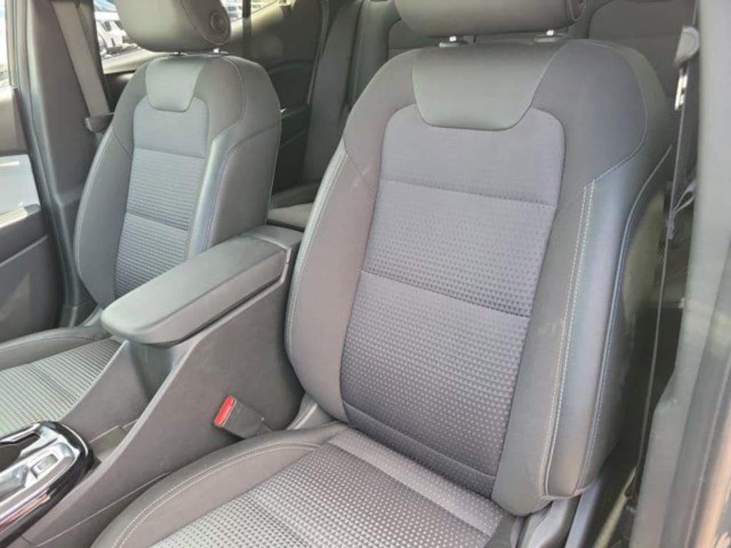 Used 2025 Chevrolet Trax LT SUV