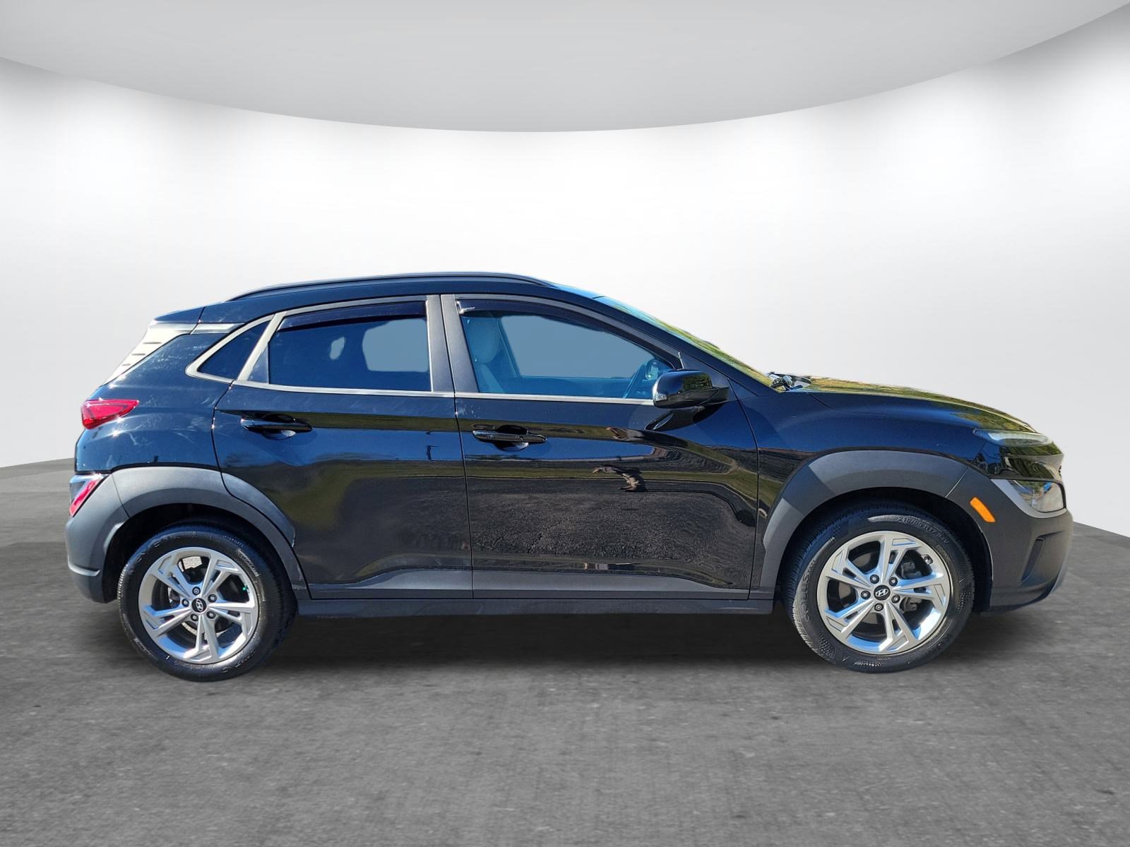 2023 Hyundai Kona SEL photo 2