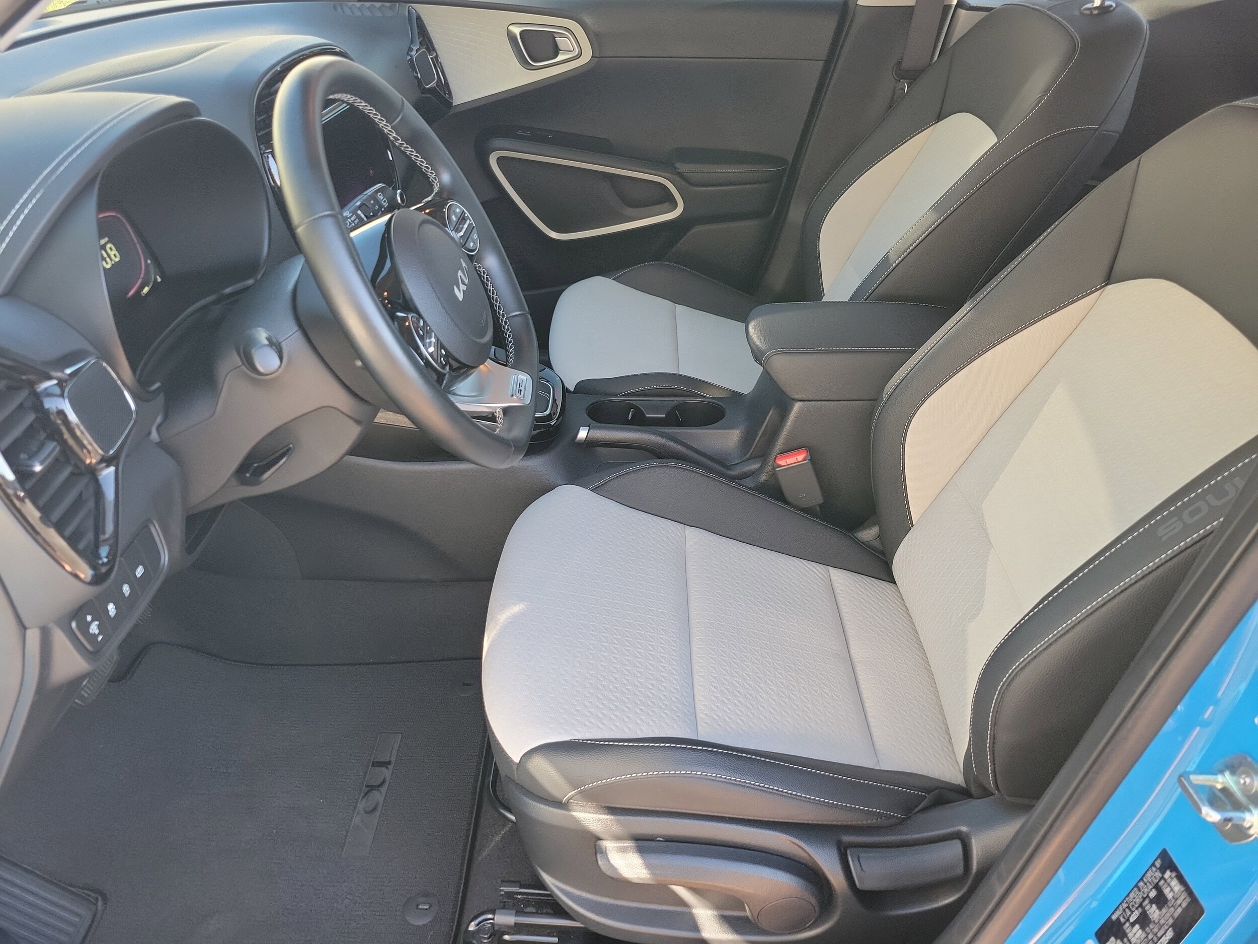 2023 Kia Soul GT-Line photo 2