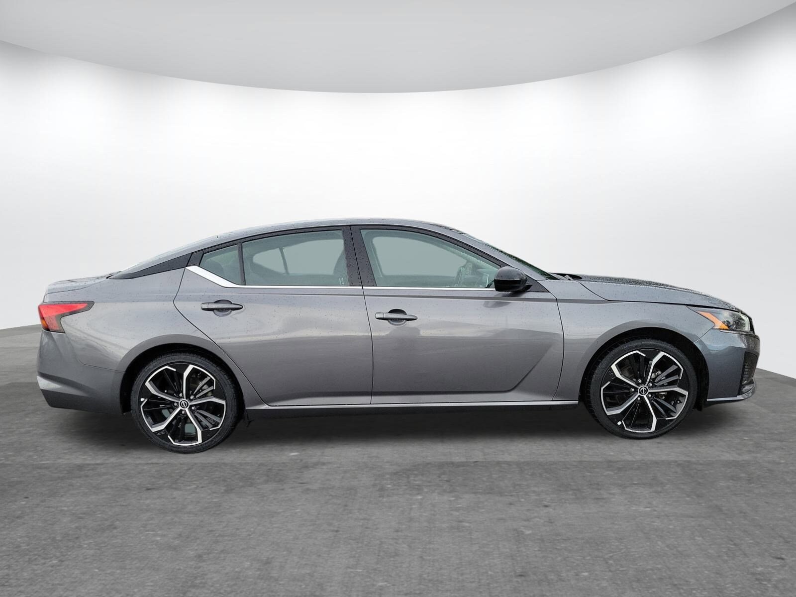 2024 Nissan Altima 2.5 SR photo 2