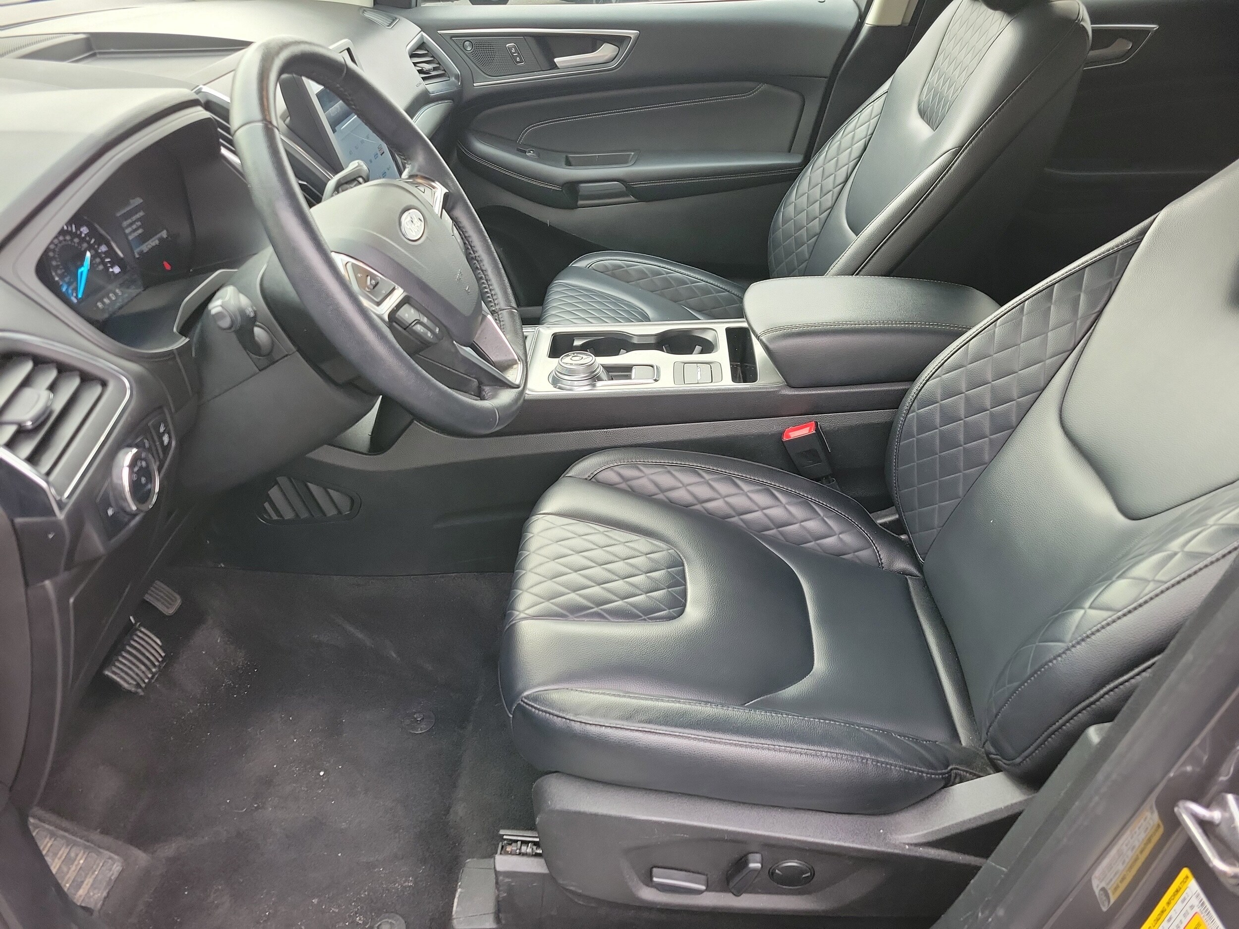 2024 Ford Edge Titanium photo 4