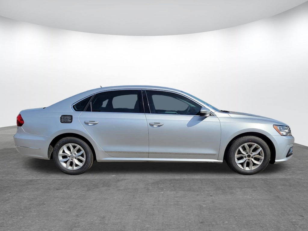 Used 2017 Volkswagen Passat 1.8T S Sedan