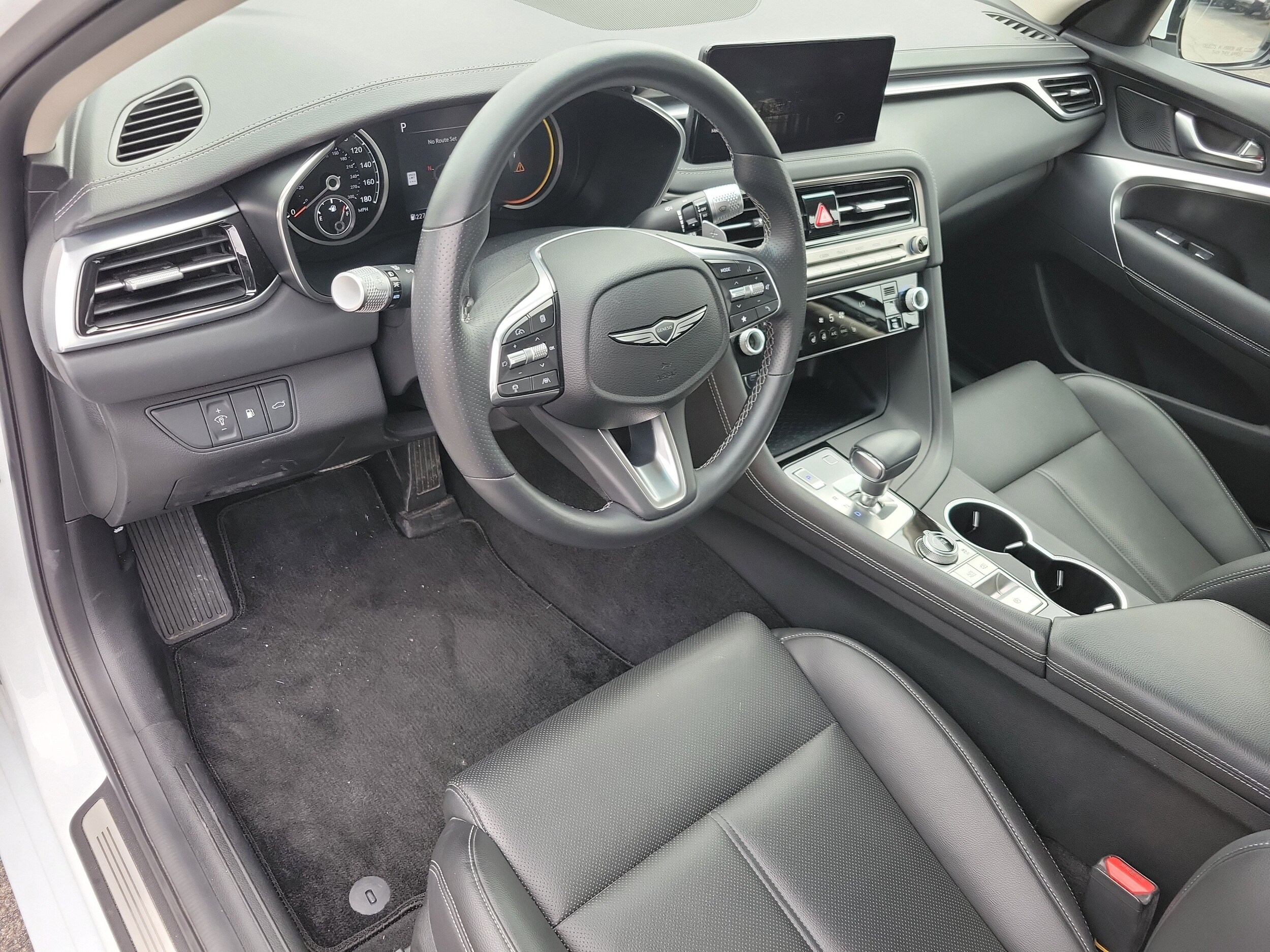 2025 Genesis G70 2.5T photo 3