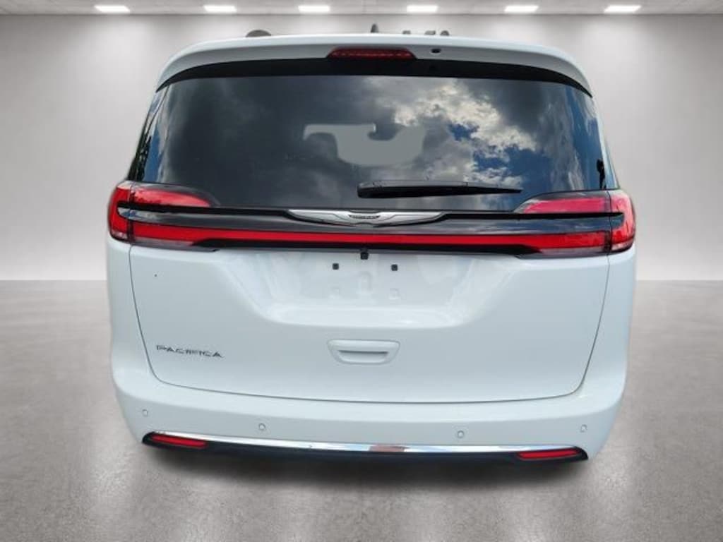 Used 2026 Chrysler Pacifica Select Van Passenger Van