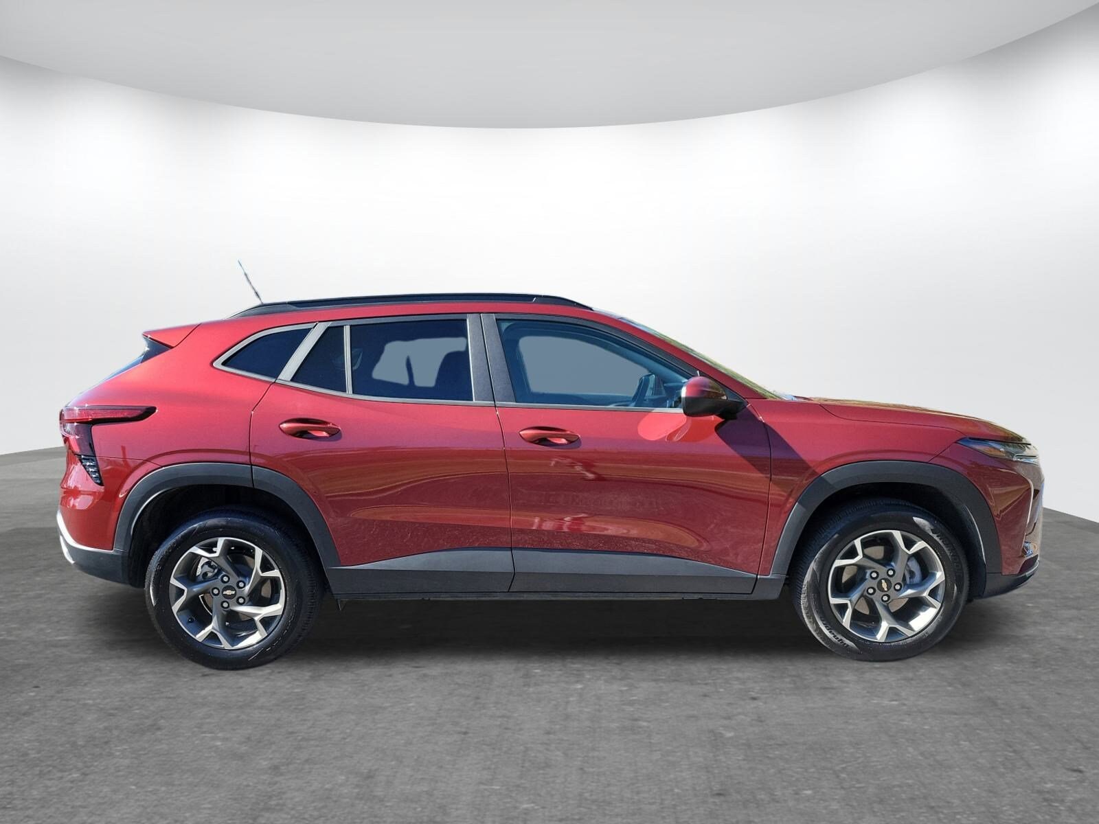 2025 Chevrolet Trax LT photo 2