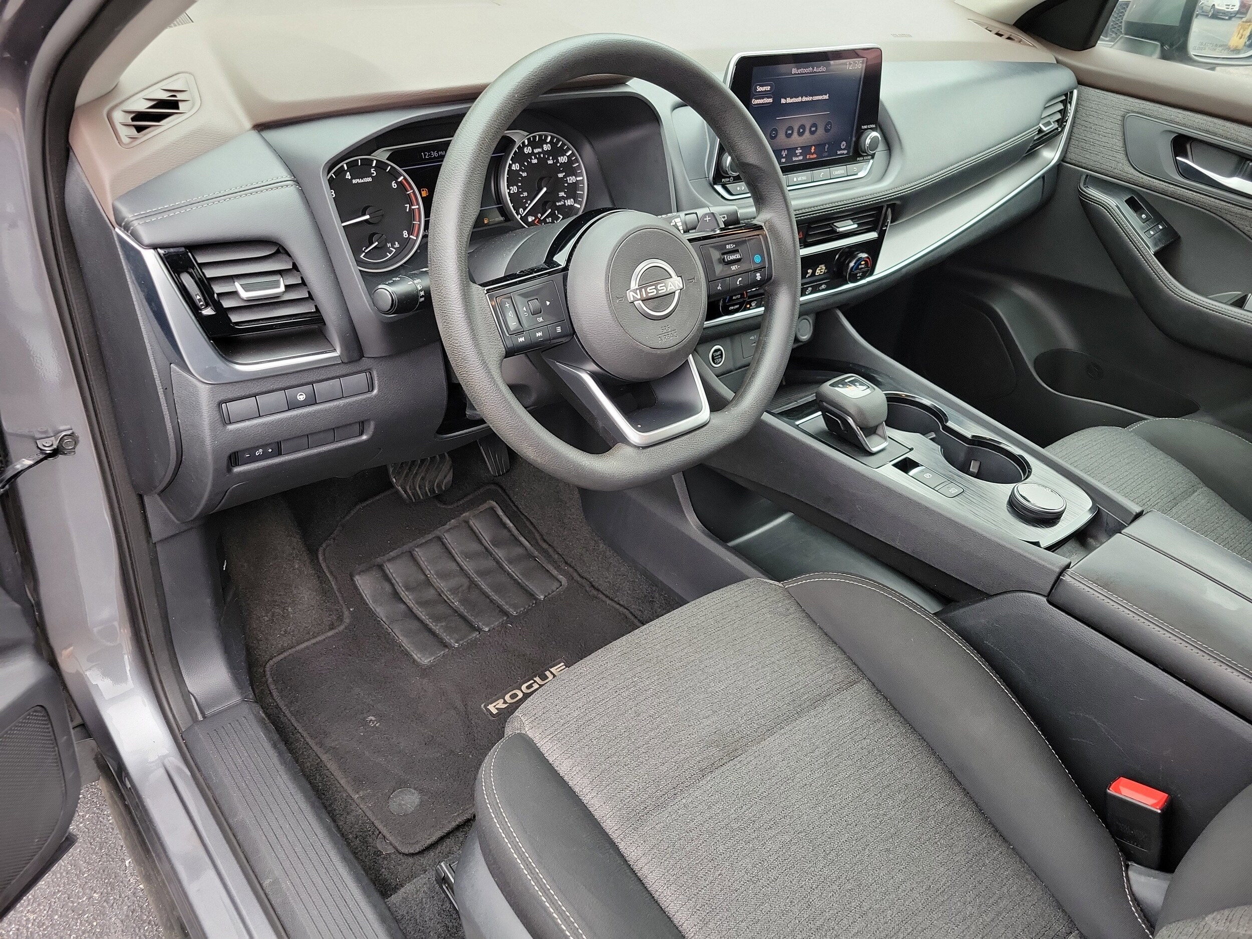 2022 Nissan Rogue SV photo 2