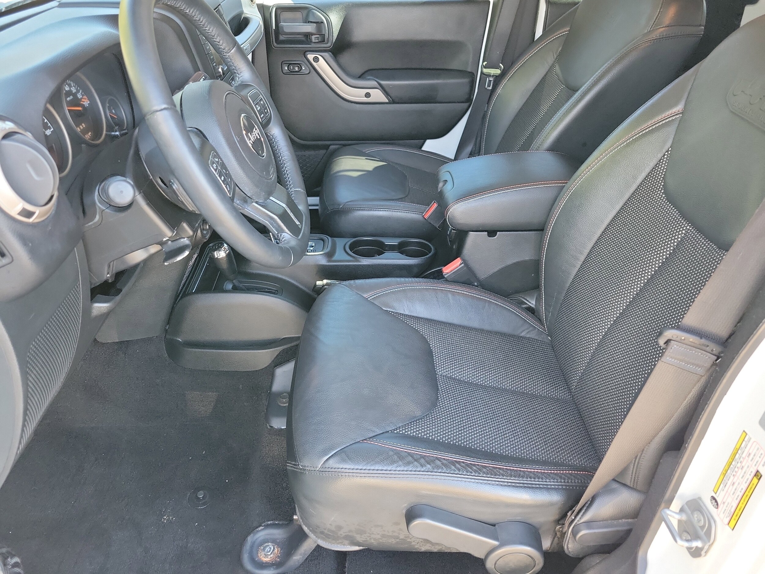 2017 Jeep Wrangler Unlimited Sahara Anniversary Edition photo 3