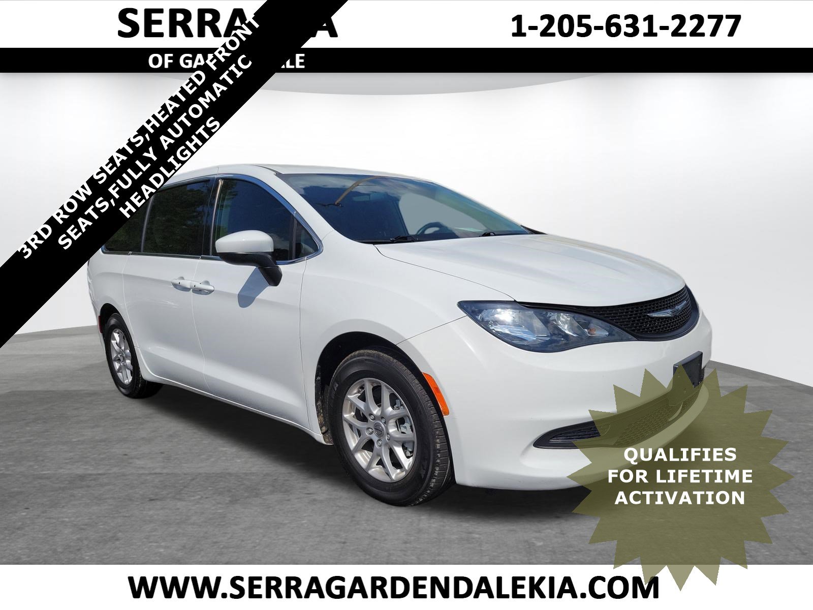 2022 Chrysler Voyager LX's photo