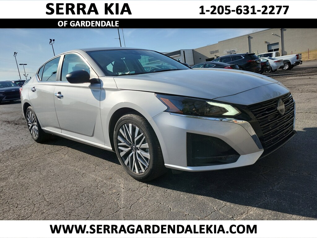 Used 2025 Nissan Altima SV Sedan