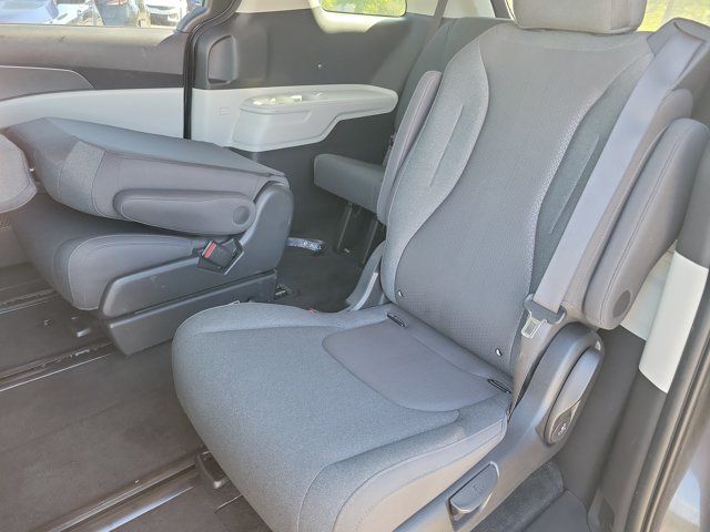 2023 Kia Carnival LX - Photo 17