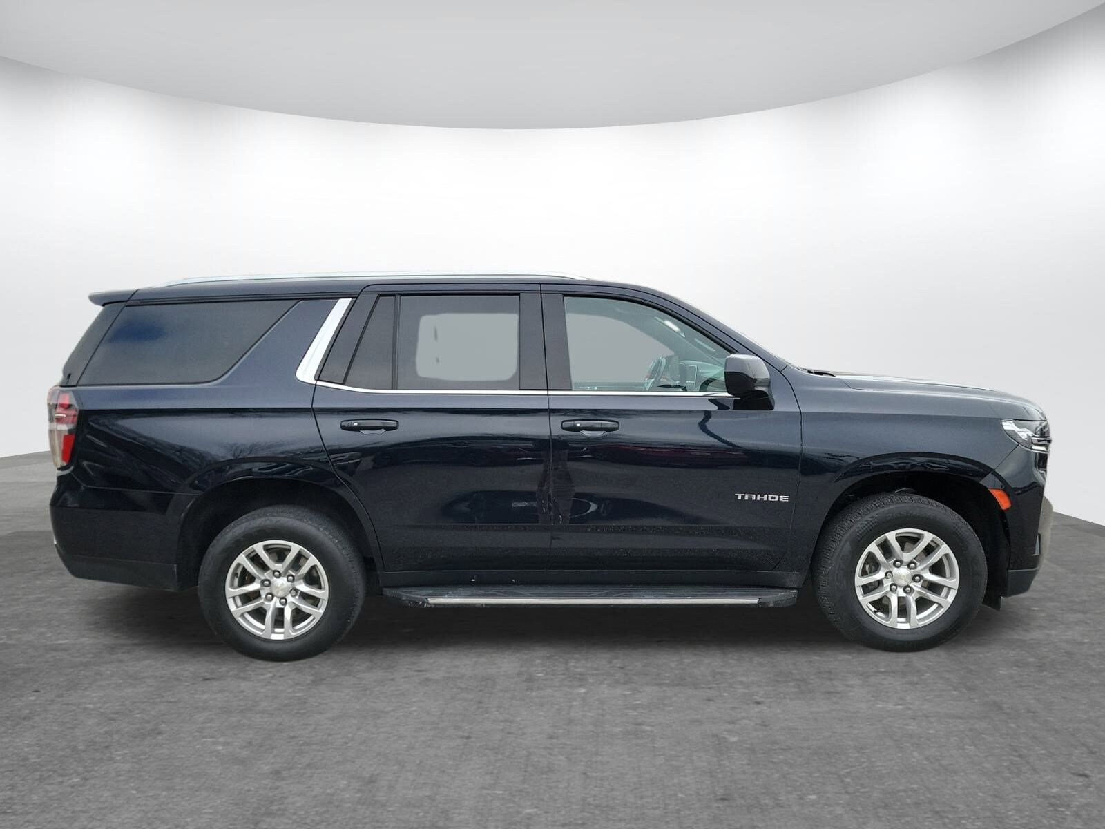 2021 Chevrolet Tahoe LS photo 2