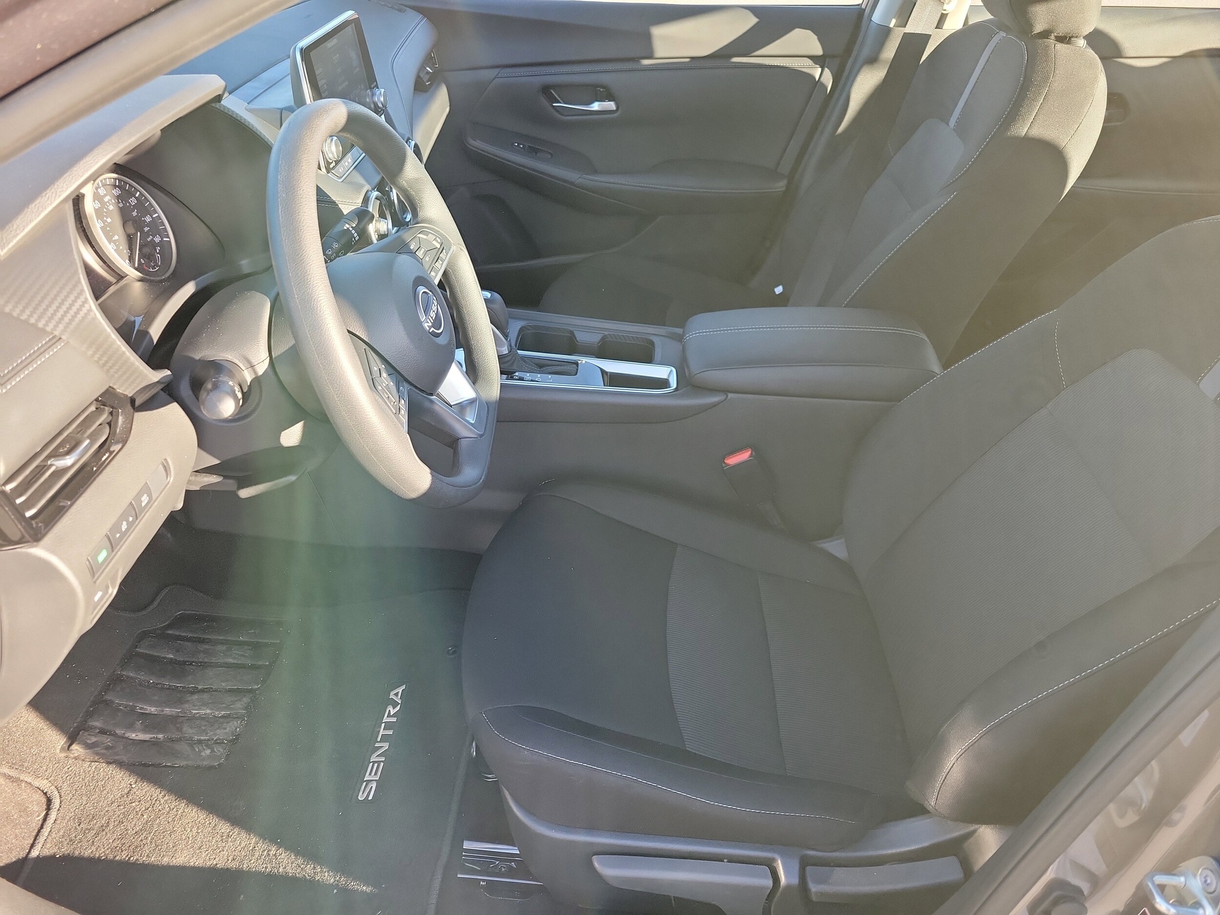 2025 Nissan Sentra SV photo 3