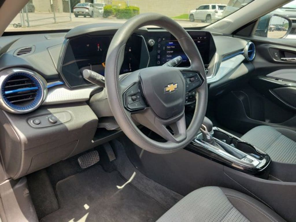 Used 2025 Chevrolet Trax LT SUV