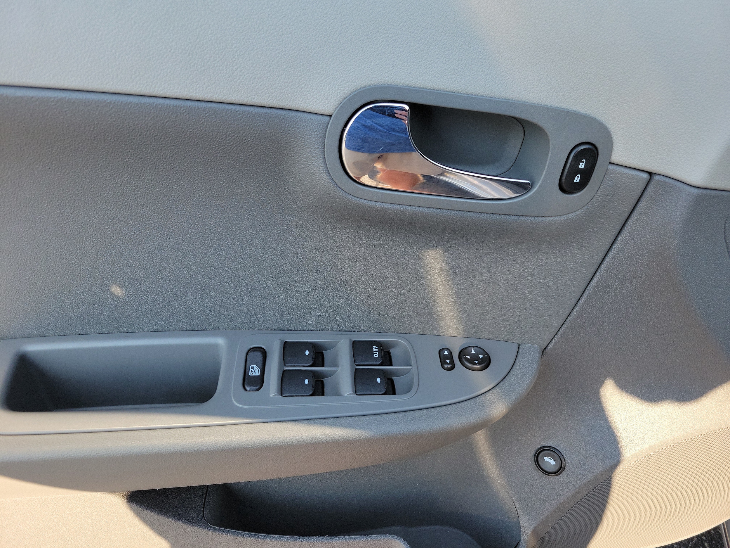 2010 Chevrolet Malibu Hybrid - Photo 7