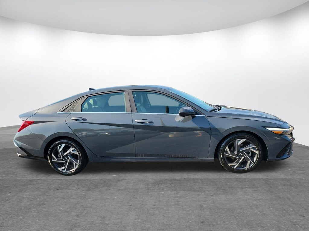 Used 2024 Hyundai Elantra Limited Sedan