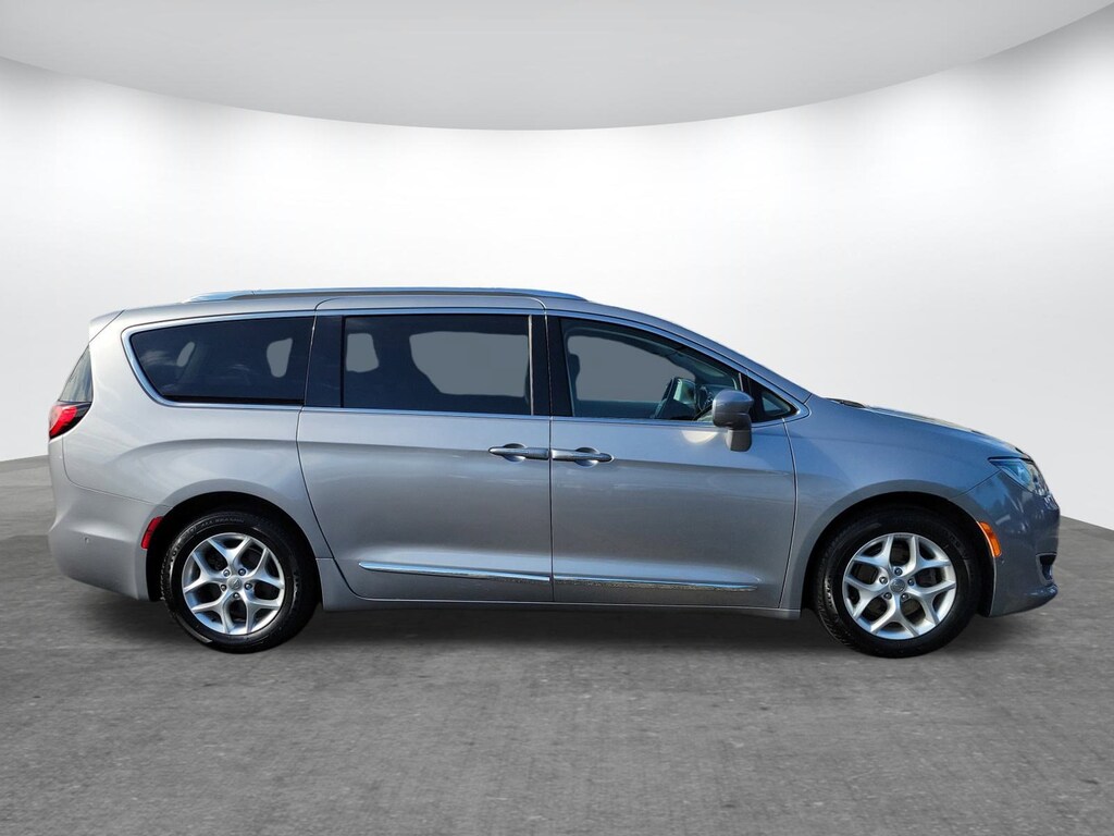 Used 2017 Chrysler Pacifica Touring-L Plus Van