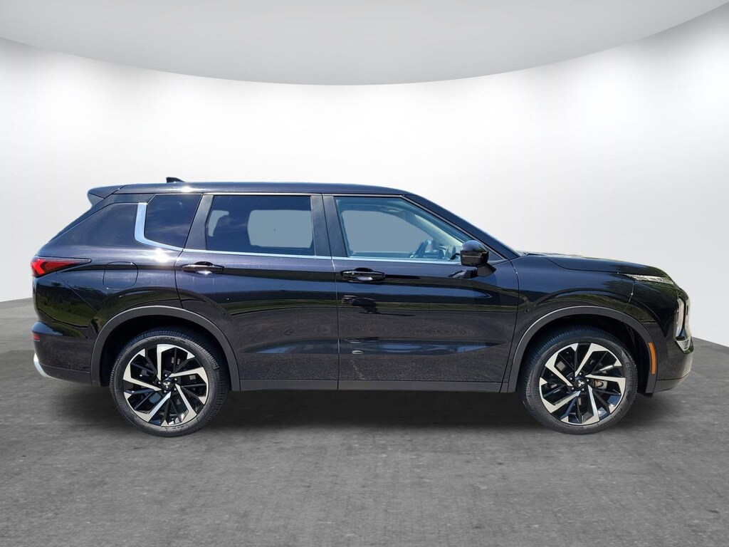Used 2024 Mitsubishi Outlander SE SUV