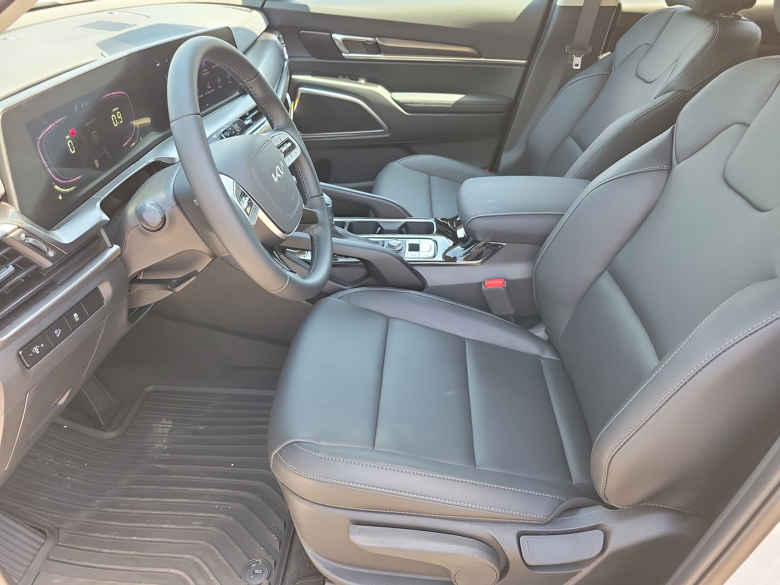 2025 Kia Telluride LX photo 3