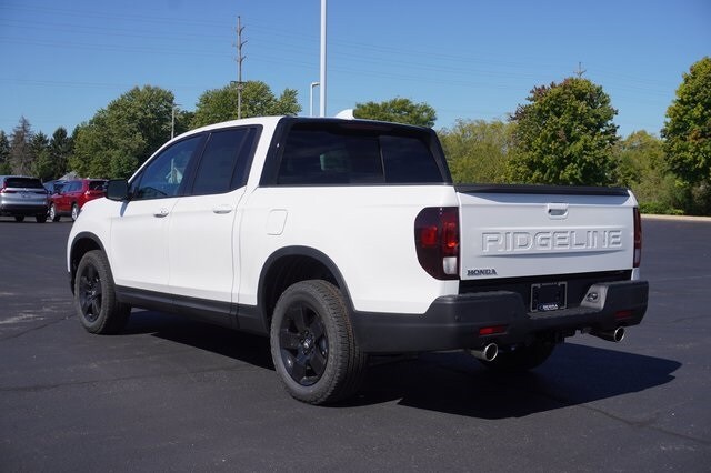 2025 Honda Ridgeline Black Edition photo 3