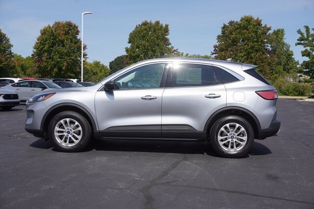 2022 Ford Escape SE photo 2