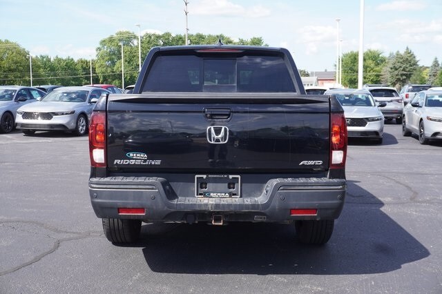 2017 Honda Ridgeline Black Edition photo 3