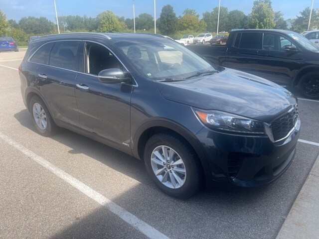 2019 Kia Sorento LX S photo 2